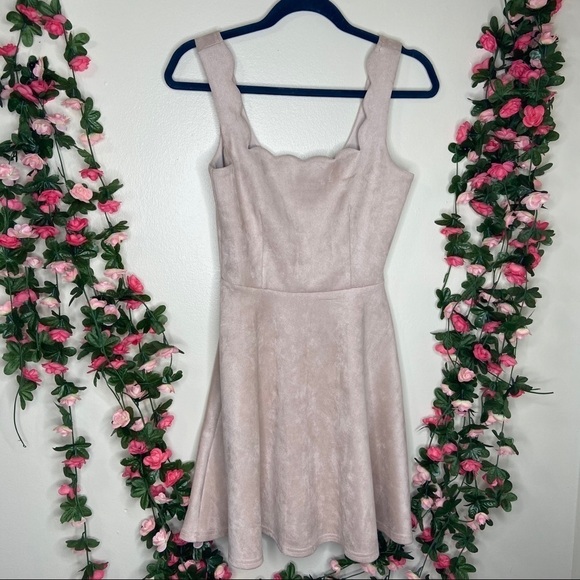 Alya Light Pink Suede Scalloped Mini Dress X-Small Party Pastel Spring Cocktail - Picture 1 of 7